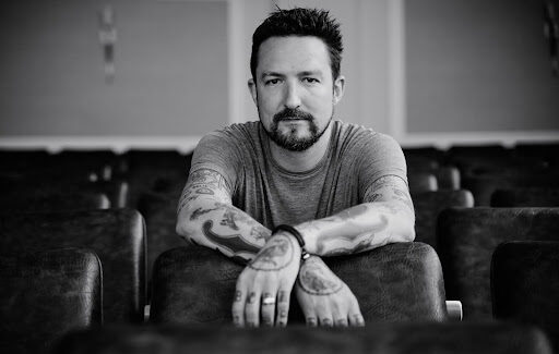 zwart-wit foto van Frank Turner